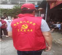 6月邵东市人民医院医生免费给老人看病，发药